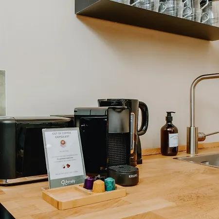 Homely - Historic Building, 3 Bedrooms, Mauerpark, Family & Business דירה *