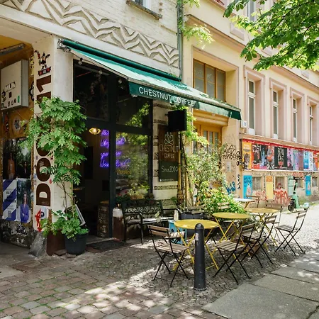 Homely - Historic Building, 3 Bedrooms, Mauerpark, Family & Business