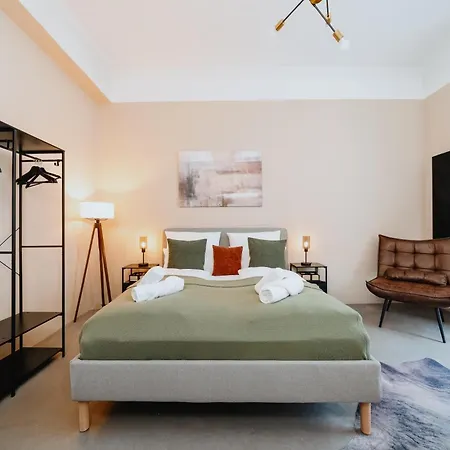 דירה Homely - Historic Building, 3 Bedrooms, Mauerpark, Family & Business *