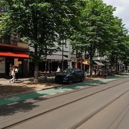 Homely - Historic Building, 3 Bedrooms, Mauerpark, Family & Business