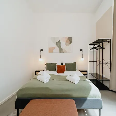 דירה Homely - Historic Building, 3 Bedrooms, Mauerpark, Family & Business