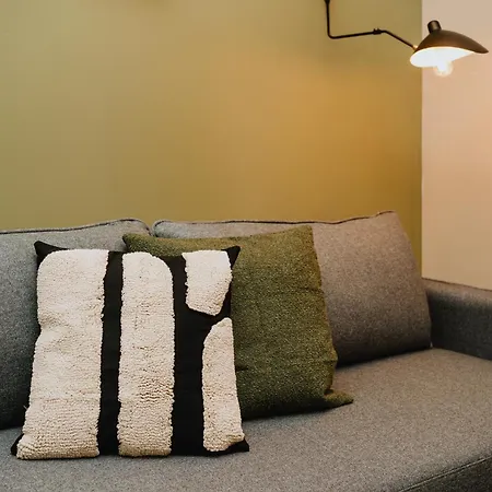 Homely - Historic Building, 3 Bedrooms, Mauerpark, Family & Business דירה *