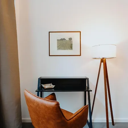 Homely - Historic Building, 3 Bedrooms, Mauerpark, Family & Business Berlino