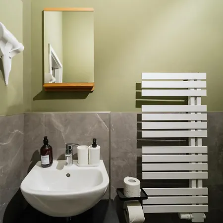 Appartamento Homely - Historic Building, 3 Bedrooms, Mauerpark, Family & Business *