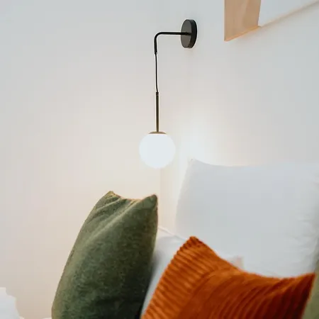 Homely - Historic Building, 3 Bedrooms, Mauerpark, Family & Business