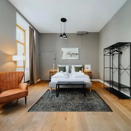 Homely - Historic Building, 3 Bedrooms, Mauerpark, Family & Business شقة