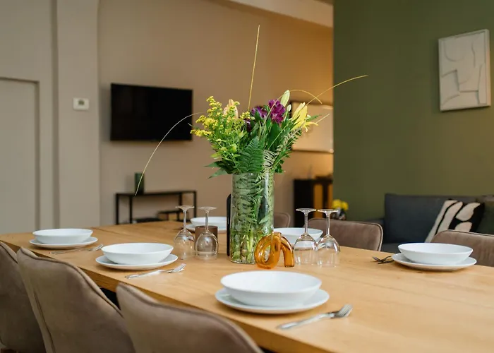 شقة Homely - Historic Building, 3 Bedrooms, Mauerpark, Family & Business *