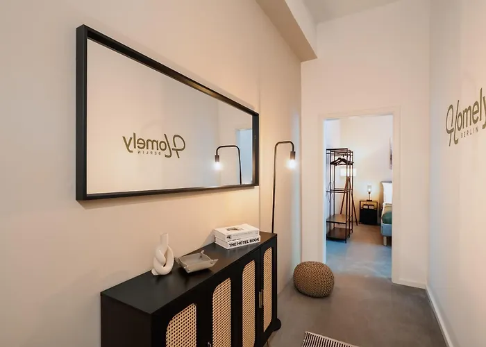 Homely - Historic Building, 3 Bedrooms, Mauerpark, Family & Business *