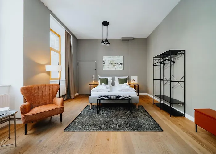 Homely - Historic Building, 3 Bedrooms, Mauerpark, Family & Business شقة