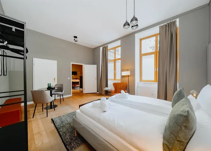 Homely - Historic Building, 3 Bedrooms, Mauerpark, Family & Business *