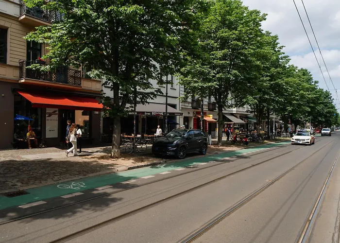 Homely - Historic Building, 3 Bedrooms, Mauerpark, Family & Business