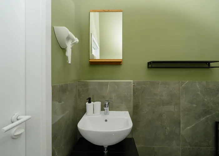 Daire Homely - Historic Building, 3 Bedrooms, Mauerpark, Family & Business