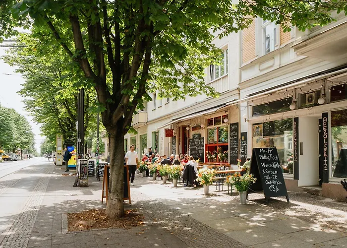 Daire Homely - Historic Building, 3 Bedrooms, Mauerpark, Family & Business Berlin