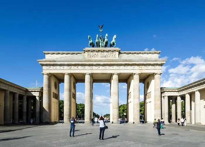 Homely - Historic Building, 3 Bedrooms, Mauerpark, Family & Business Daire *