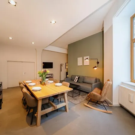 Apartmán Homely - Historic Building, 3 Bedrooms, Mauerpark, Family & Business