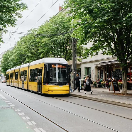 Homely - Historic Building, 3 Bedrooms, Mauerpark, Family & Business * Berlín