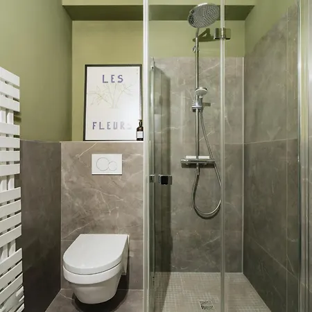 Homely - Historic Building, 3 Bedrooms, Mauerpark, Family & Business * Berlín