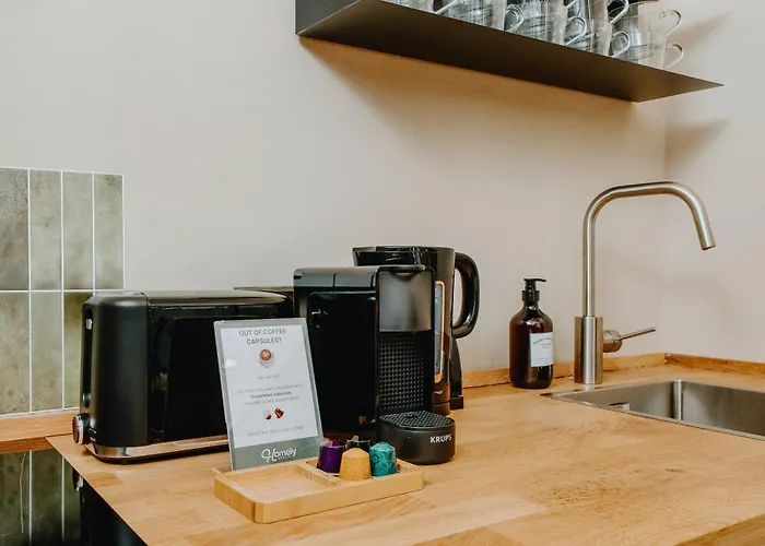 Homely - Historic Building, 3 Bedrooms, Mauerpark, Family & Business Apartament *