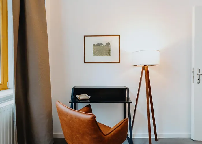 Homely - Historic Building, 3 Bedrooms, Mauerpark, Family & Business Berlin