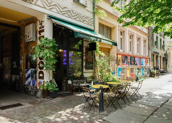 Homely - Historic Building, 3 Bedrooms, Mauerpark, Family & Business