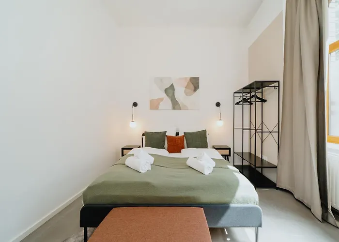 Apartamento Homely - Historic Building, 3 Bedrooms, Mauerpark, Family & Business